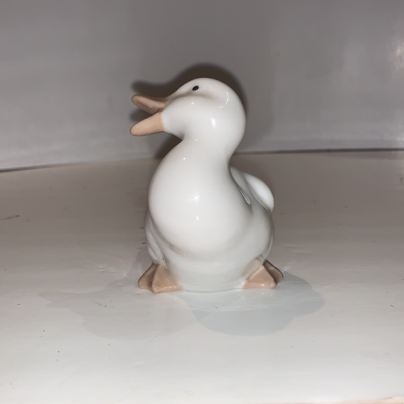Nao by Lladro Duck Goose Looking Back Porcelain Figurine - Picture 2 of 9